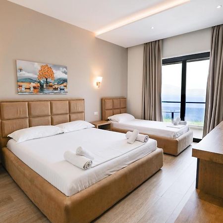 Hotel Roalb Radhimë Exteriér fotografie