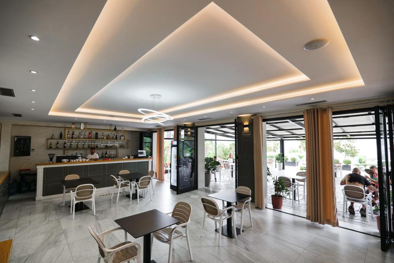 Hotel Roalb Radhimë Exteriér fotografie