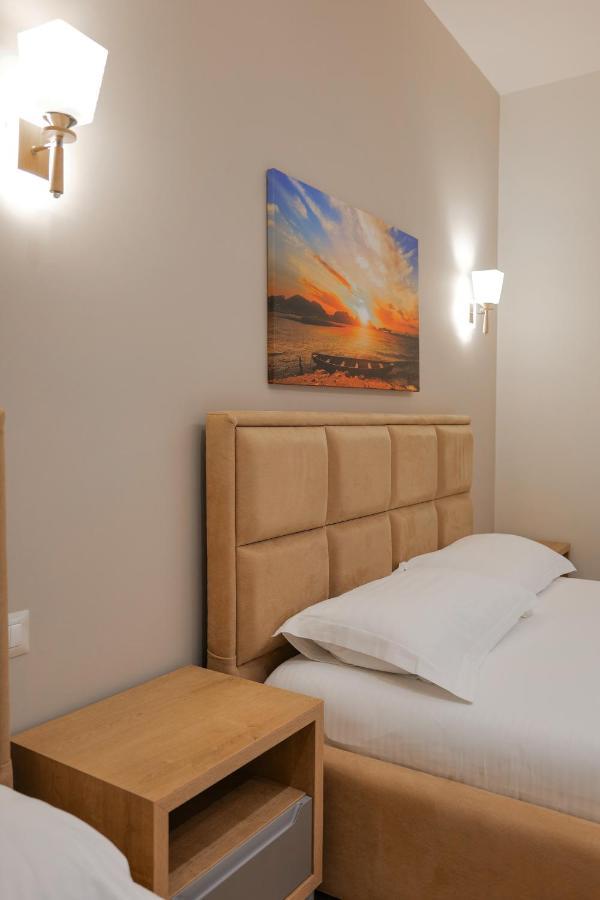 Hotel Roalb Radhimë Exteriér fotografie